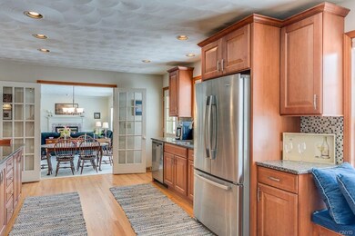 Stainless appliances too!