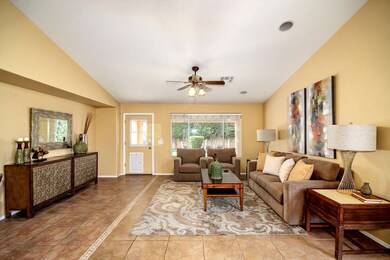 961 E Betsy Ln (7)