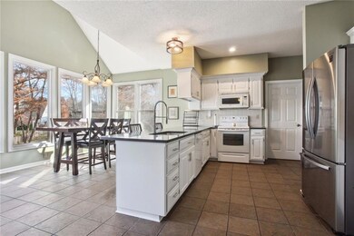 15745 Dearborn St, Overland Park, KS 66223 - photo 5