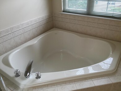 17 Bridgepointe Dr unit 208, South Amboy, NJ 08879 - photo 5