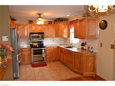 Beautiful Cabinetry, Ceramic and all newer applian