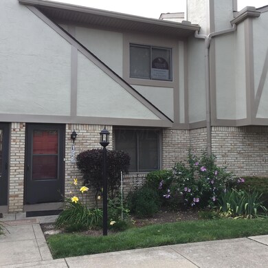 1926 Rockdale Dr unit 48, Columbus, OH 43229 - photo 2