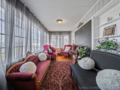 Sun room/common room