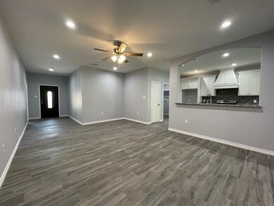 706 E Belknap St, Ennis, TX 75119 - photo 4