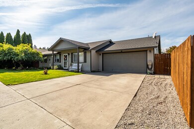 2271 SW 33rd St, Redmond, OR 97756 - photo 4