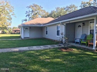 410 Washington St unit B, Bay Saint Louis, MS 39520 - photo 2