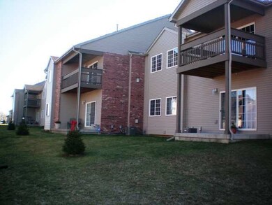 4524 N Thornhill Dr unit 105 D, Peoria, IL 61615 - photo 3