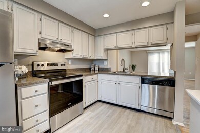 19553 Twinflower Cir, Germantown, MD 20876 - photo 2