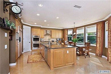 Extensive kitchen with over-sized island, double o