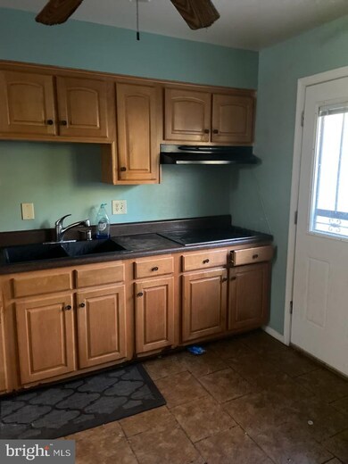 7310 Gavin St, New Carrollton, MD 20784 - photo 4