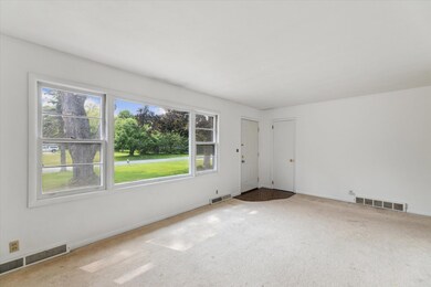 09-7660-N-41st-St-Augusta-MI-49012-Windo