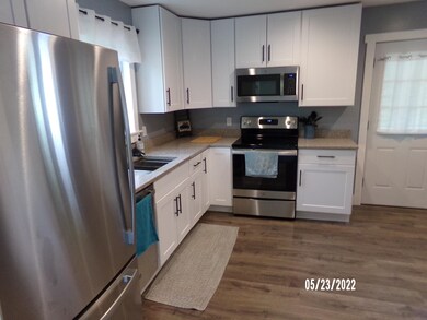 366 E Proctor Rd, Center Rutland, VT 05736 - photo 3