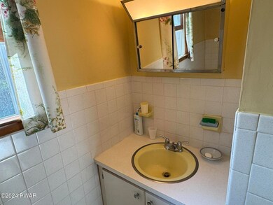 108 Nichecronk Rd S, Dingmans Ferry, PA 18328 - photo 7