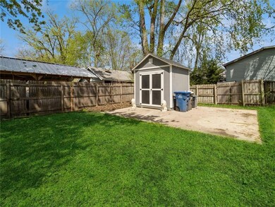 817 E 27th St, Des Moines, IA 50317 - photo 3