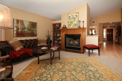 Large Living Room w/Fireplace