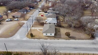 1619 Elizabeth St, Gainesville, TX 76240 - photo 3