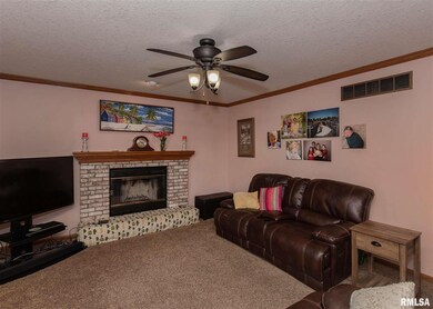 2308 W 60th Place, Davenport, IA 52806 - photo 2