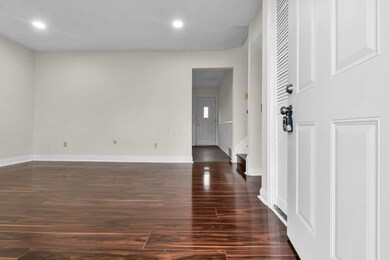 2923 Chimney Point Dr, Columbus, OH 43231 - photo 3