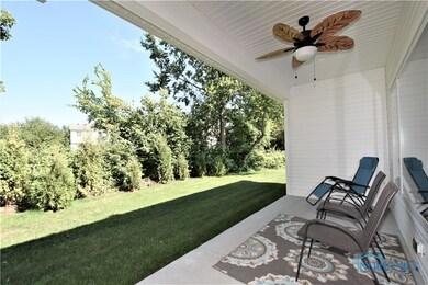 Super porch-sittin' area - notice it comes complet