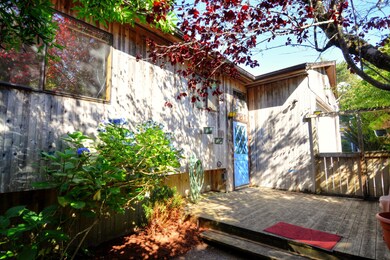 Front Deck and Entry