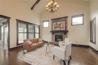 1110 Metfield Ln, Raymore, MO 64083 - photo 5