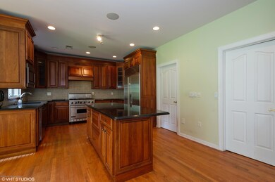 02_10AEdgemereDr_5_Kitchen_HiRes