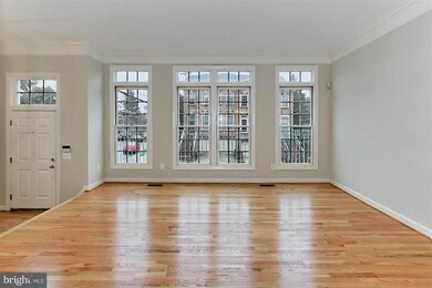 8020 Kidwell Ct, Vienna, VA 22182 - photo 5