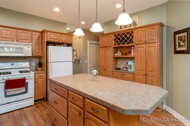 4687 Forest Vale kitchen 3
