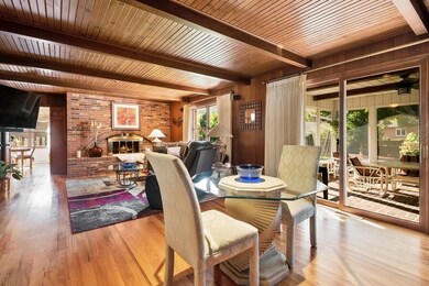 03_1414NManorDr_10001_LivingRoom_LowRes