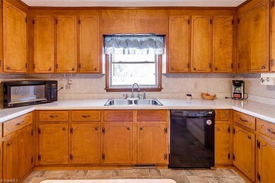 2742 Old Cox Rd, Asheboro, NC 27205 - photo 5