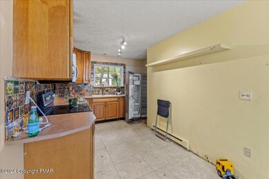 09-HomeView_Media-7128_Glouster_Rd.-#9
