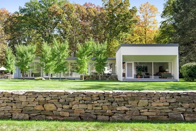 431 Valley Rd, New Canaan, CT 06840 - photo 2