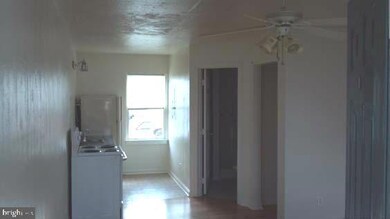 270 N Washington St unit APARTMENT C, Berkeley Springs, WV 25411 - photo 6
