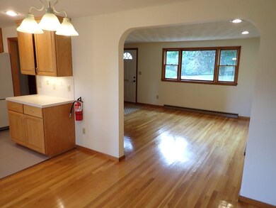 131 Jarvis Cir, Needham, MA 02492 - photo 6