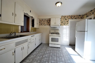 334 River St unit 334, West Newton, MA 02465 - photo 7