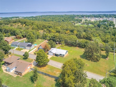 201 Lackey Dr, Eufaula, OK 74432 - photo 2