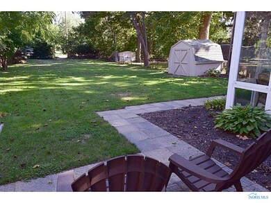 Yard/Garden. Enormous Yard!