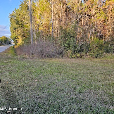 6010 Crescent Shore Dr, Biloxi, MS 39532 - photo 2