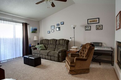 1418 Aspen Dr unit 1418, Waterloo, IA 50701 - photo 6