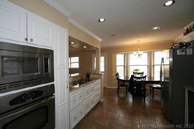 542 Meadowood Dr, Broken Arrow, OK 74011 - photo 4