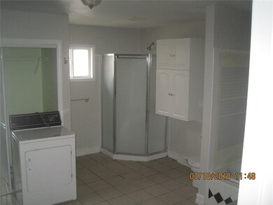 921 S 5th Ave E, Newton, IA 50208 - photo 5