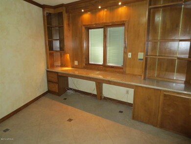 5TH BR/OFFICE