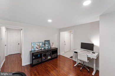 8242 Catbird Cir unit 101, Lorton, VA 22079 - photo 5