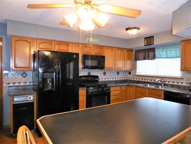 4833 Bromsgrove Ct, Columbus, OH 43232 - photo 5