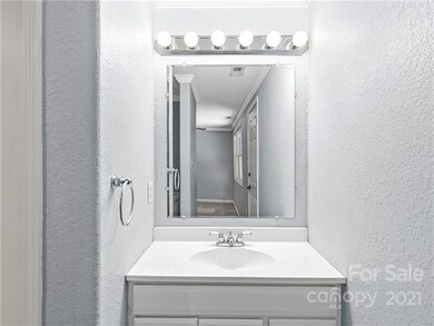 161 Wynnbrook Dr, Hendersonville, NC 28792 - photo 7