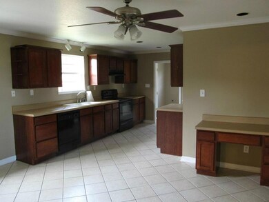 KITCHEN W/TILE/DESK/EAT IN AREA