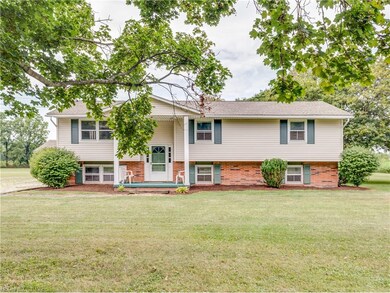 With 3 bedrooms, 2 full bathrooms, family room, di
