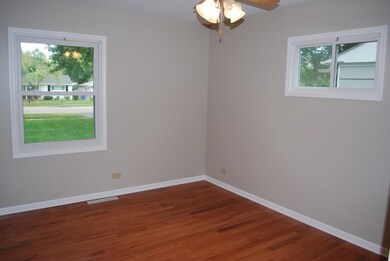 122 N Dorchester Ave, Wheaton, IL 60187 - photo 5