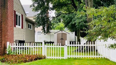 32 Bobolink Rd, Wellesley Hills, MA 02481 - photo 5