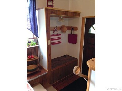 Foyer Hand crafted bench box in entrance way